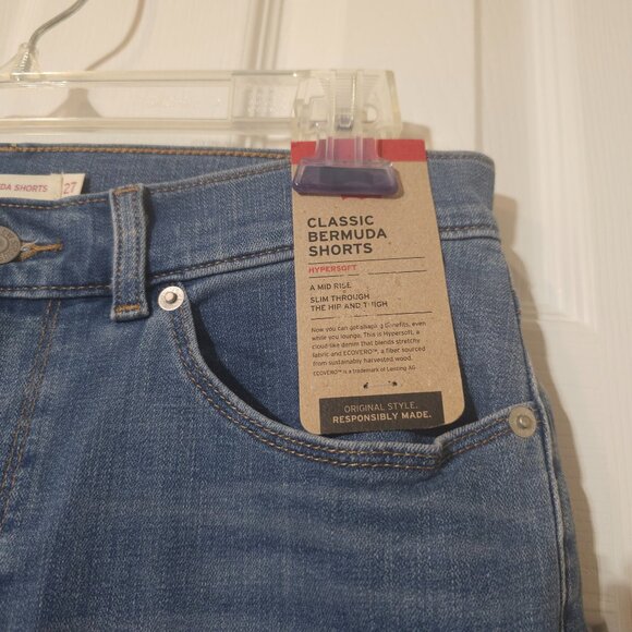 Levis Classic Bermuda Jean Shorts - 29x12 - Women NWT - Picture 3 of 10